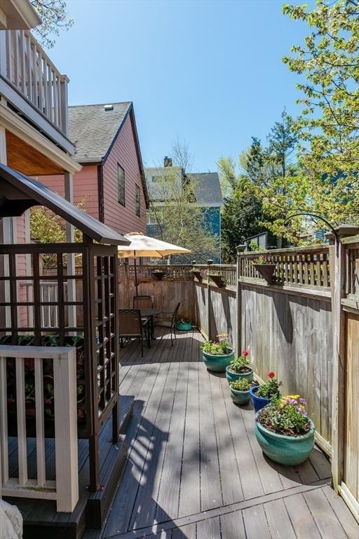 deck featuring outdoor dining space