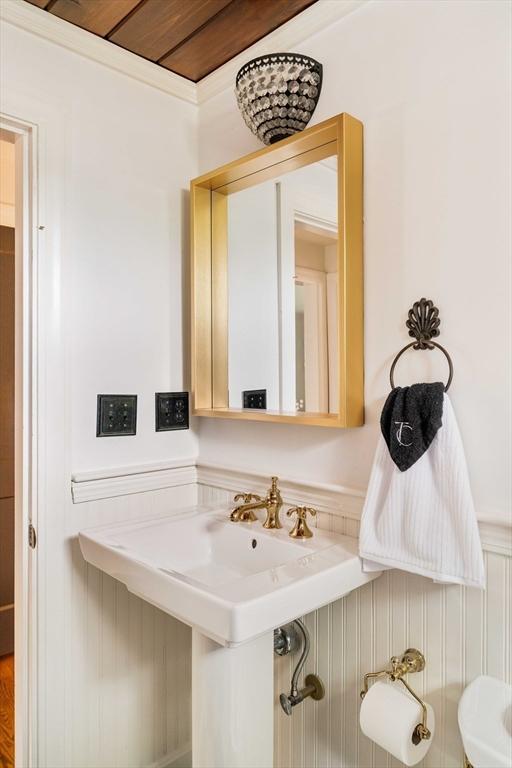 16 Hart Pl, Woburn, MA 01801 - view of half bath