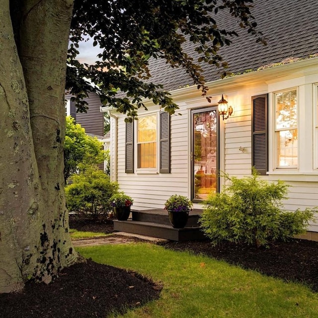 16 Hart Pl, Woburn, MA 01801 - doorway to property with a shingled roof