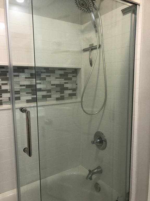 full bath featuring tiled shower / bath