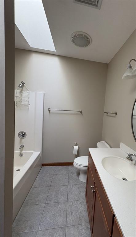 full bathroom featuring visible vents, tile patterned floors, baseboards, vanity, and toilet