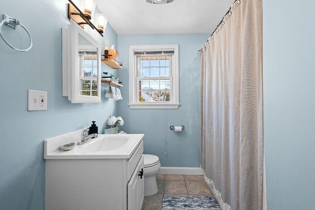 full bathroom featuring tile patterned flooring, baseboards, toilet, a shower with curtain, and vanity