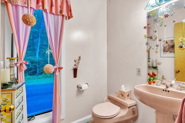 bathroom featuring toilet and sink