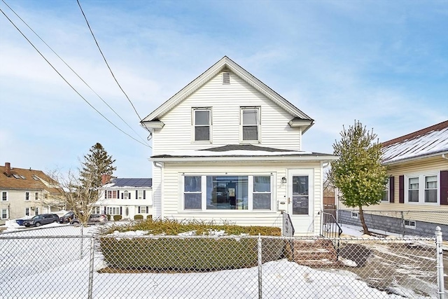 view of front of home featuring a fenced front yard