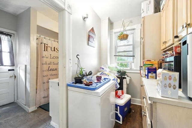 53 Euclid Ave, Springfield, MA 01108 - laundry area featuring baseboards and washer / dryer