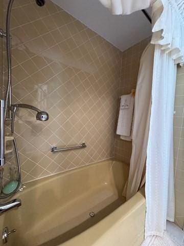18 Lily Pond Dr, Yarmouth, MA 02664 - full bath featuring shower / bathtub combination with curtain