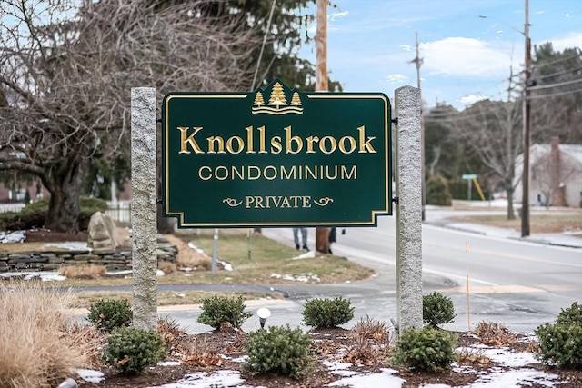 view of community / neighborhood sign