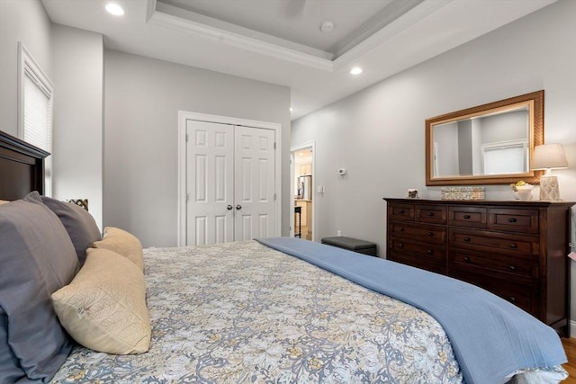 bedroom featuring recessed lighting, a closet, and a raised ceiling