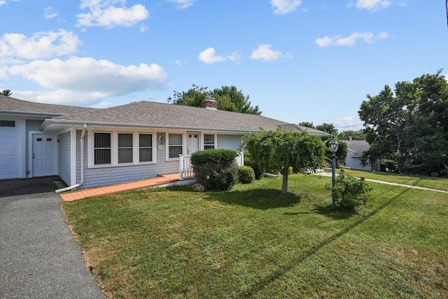 single story home with a front yard