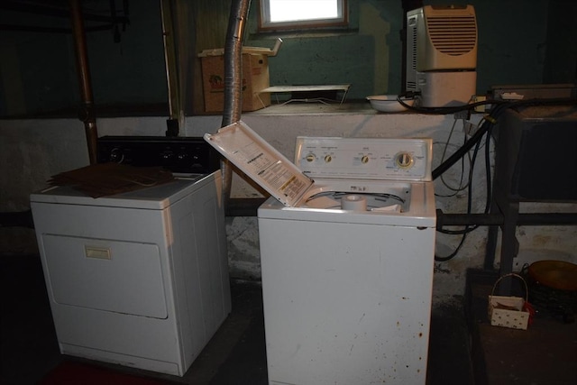 959 Ray St, Fall River, MA 02720 - laundry room with independent washer and dryer