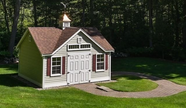 view of outbuilding featuring an outbuilding