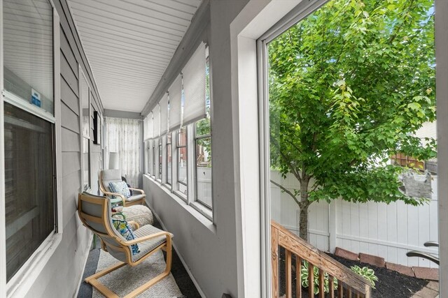 120 Fulton St, Lowell, MA 01850 - view of sunroom / solarium