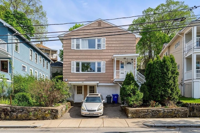 view of front of house featuring driveway