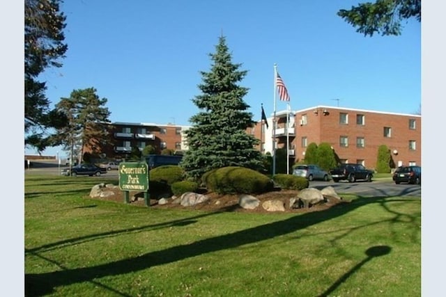 view of home's community featuring a yard