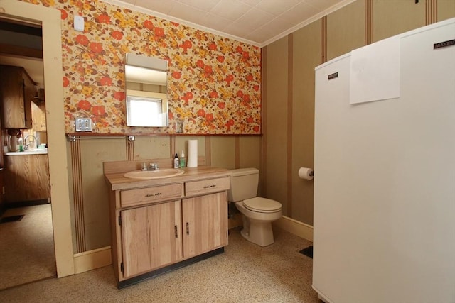 bathroom with crown molding, vanity, visible vents, toilet, and wallpapered walls