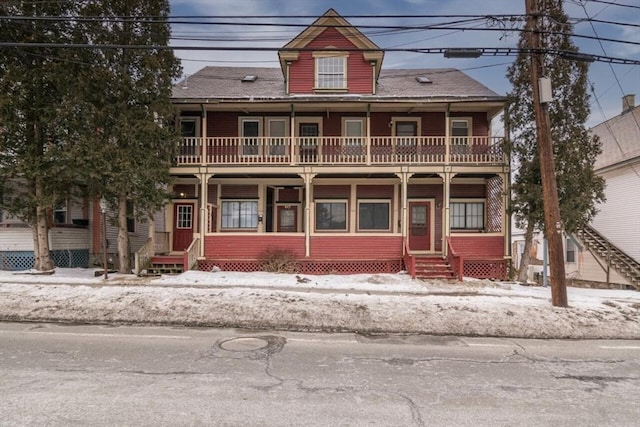 view of front of home with entry steps and a balcony