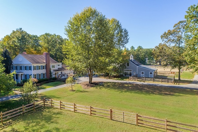 view of yard featuring a rural view