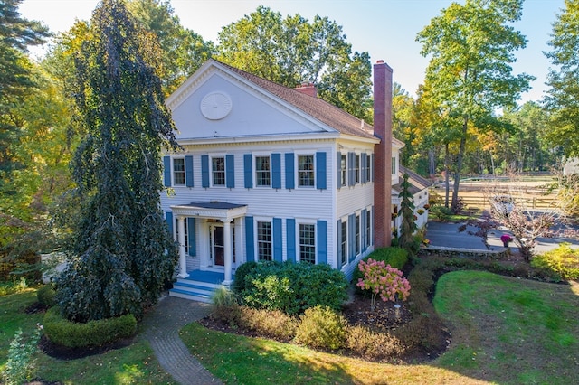 view of front of home with a front lawn