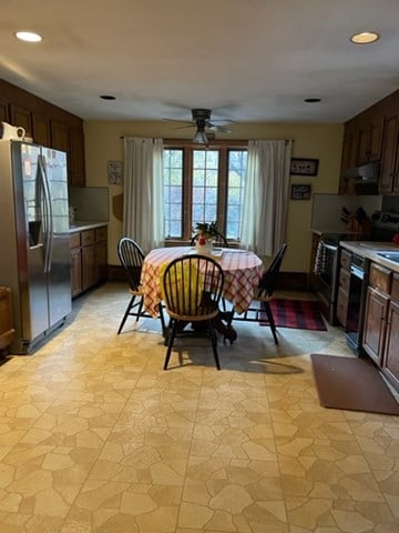 dining room with ceiling fan