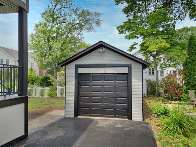 46 Pearl St, Melrose, MA 02176 - detached garage with driveway