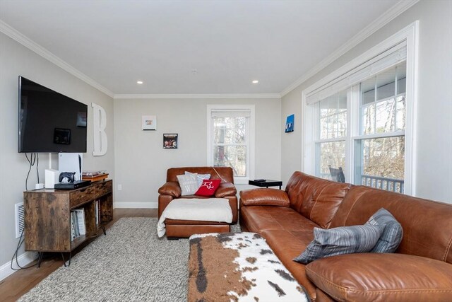 living room with crown molding, recessed lighting, and baseboards