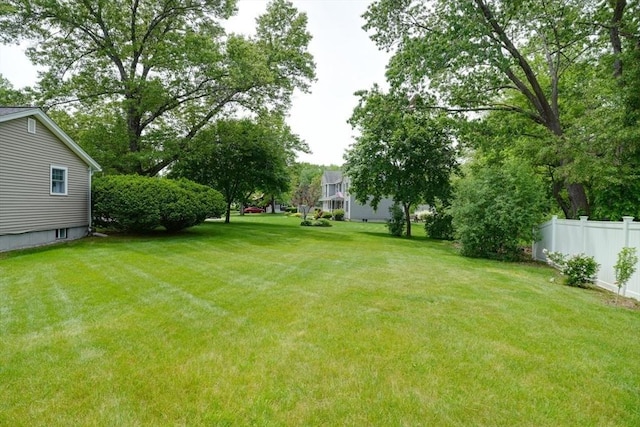 7 Luan Cir, Chelmsford, MA 01824 - view of yard