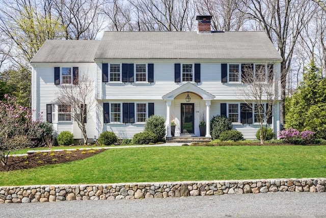 colonial inspired home featuring a front yard