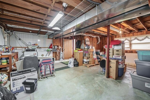 453 Homestead Ave, Holyoke, MA 01040 - unfinished below grade area featuring washer and dryer