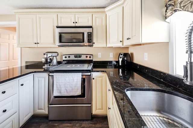 kitchen with dark wood-style floors, appliances with stainless steel finishes, and a sink