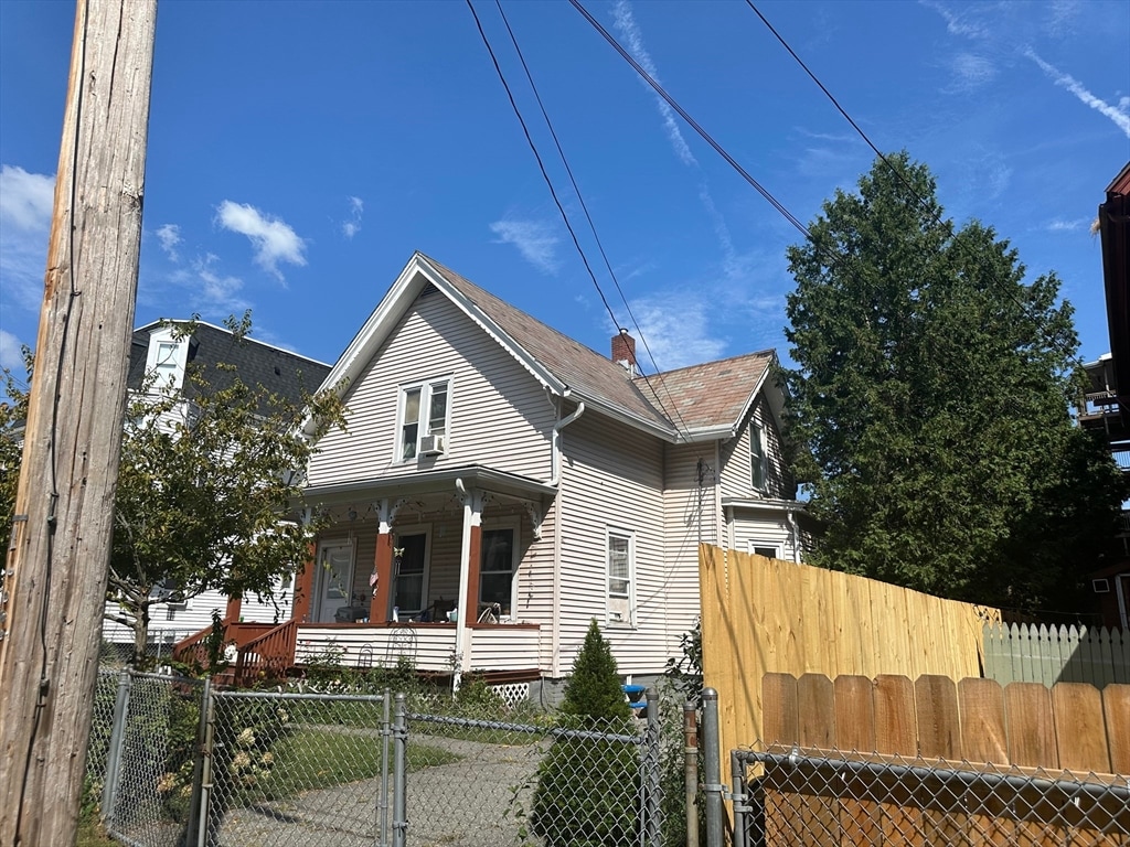 view of front of house featuring a porch