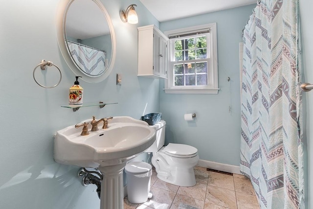 206 Cordaville Rd, Southborough, MA 01772 - full bath featuring toilet, baseboards, and a shower with curtain