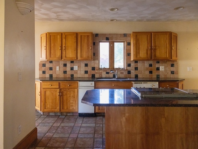 kitchen with tasteful backsplash, sink, and a kitchen breakfast bar