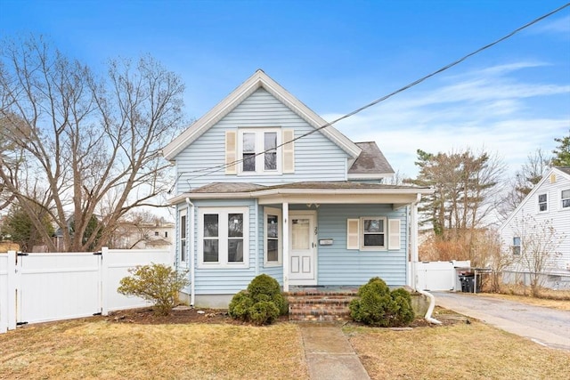 bungalow-style home featuring a front lawn