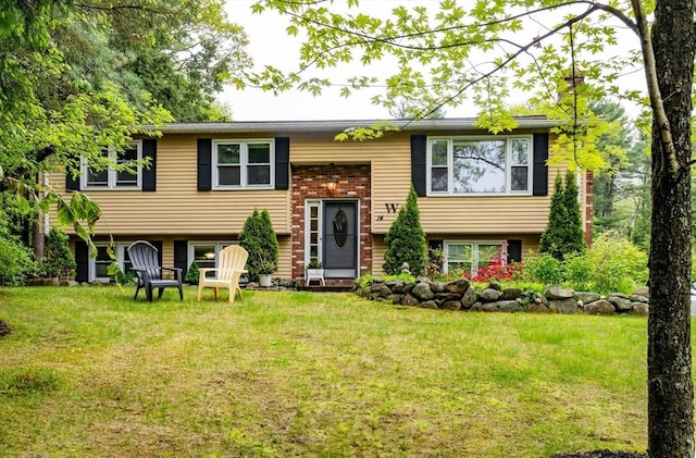 14 Mossman Rd, Westminster, MA 01473 - raised ranch with a front yard