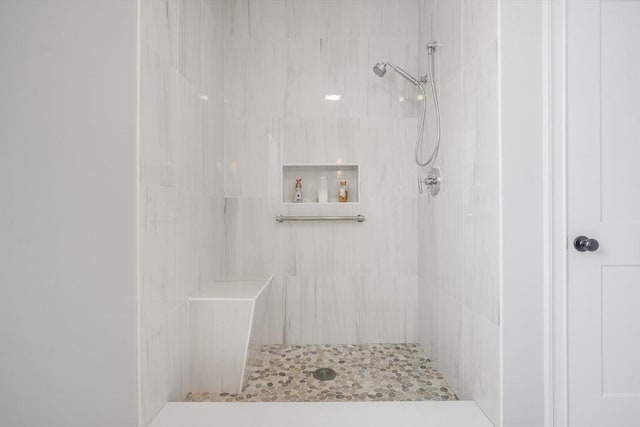 bathroom featuring tiled shower