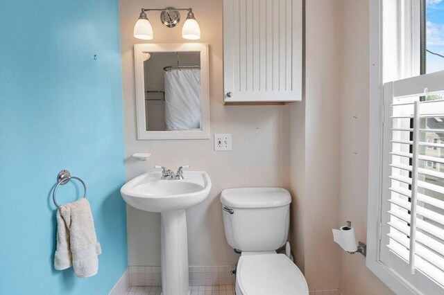 30 Oakland St Unit 2, Newburyport, MA 01950 - bathroom with toilet and baseboards