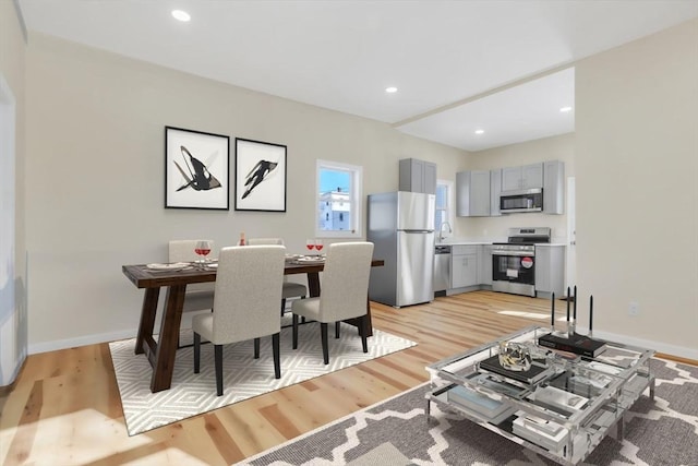 dining space featuring recessed lighting, light wood-type flooring, and baseboards