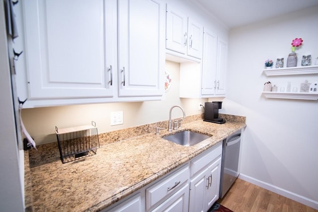 1610 Franklin Crossing Rd Unit 1610, Franklin, MA 02038 - kitchen with dishwasher, a sink, white cabinets, and wood finished floors