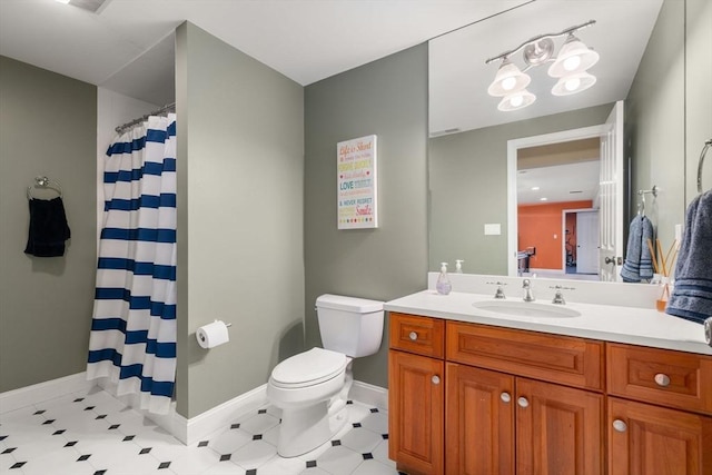 bathroom with vanity, curtained shower, toilet, and baseboards