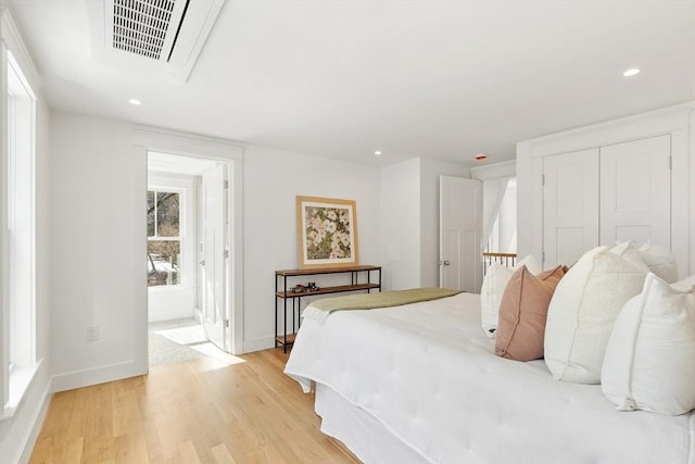 bedroom featuring baseboards, visible vents, light wood-type flooring, a closet, and recessed lighting