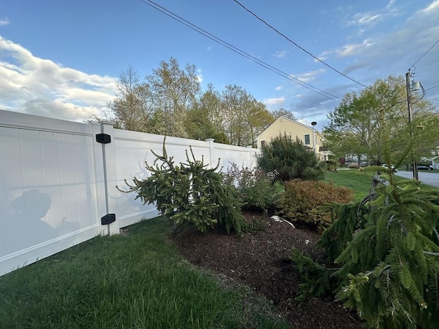5 Lake Boon Dr, Hudson, MA 01749 - view of yard featuring fence