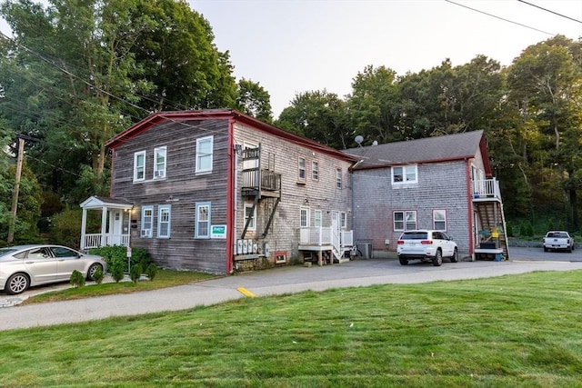 view of front of property with a front lawn