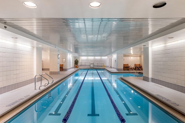 75-83 Cambridge Pkwy Unit W1009, Cambridge, MA 02142 - view of indoor pool