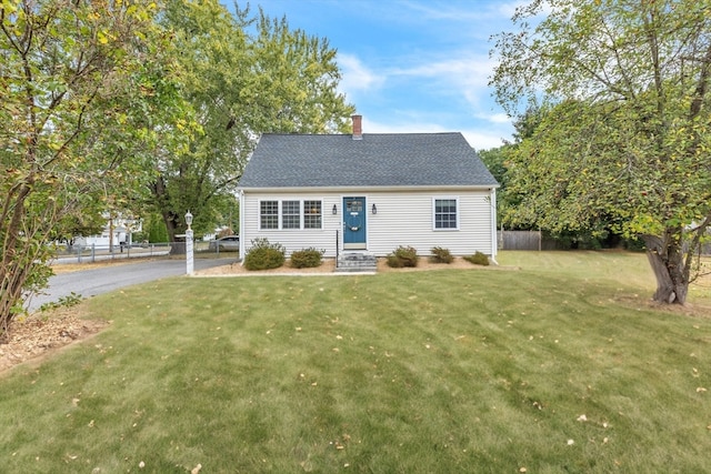 view of front facade with a front yard