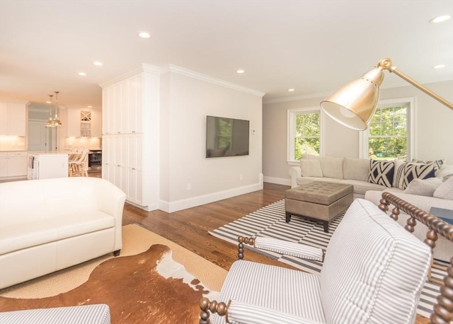 living area with baseboards, recessed lighting, crown molding, and wood finished floors