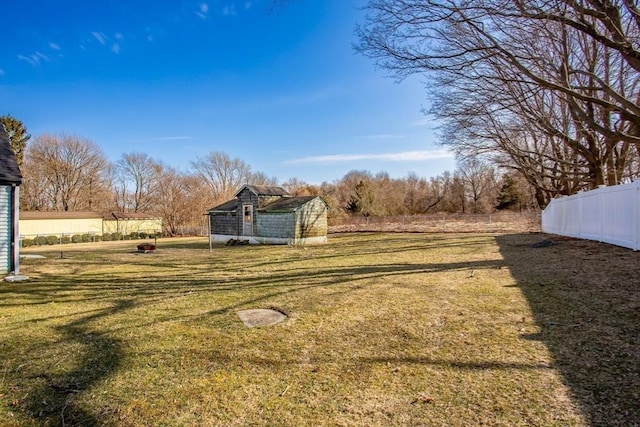 view of yard with an outbuilding and fence