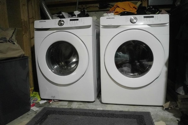 washroom featuring laundry area and washing machine and clothes dryer