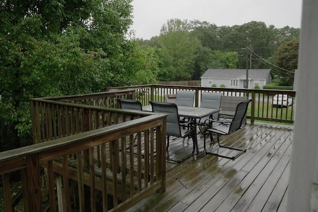 deck with outdoor dining space