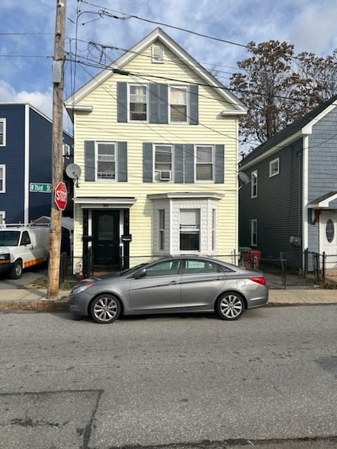 view of front property