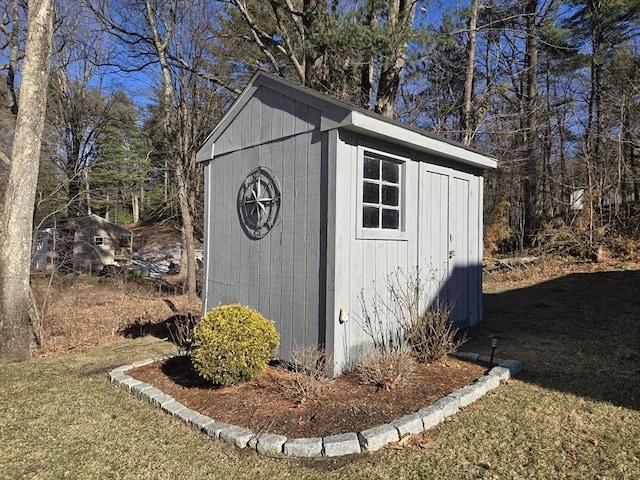 view of outdoor structure featuring a yard